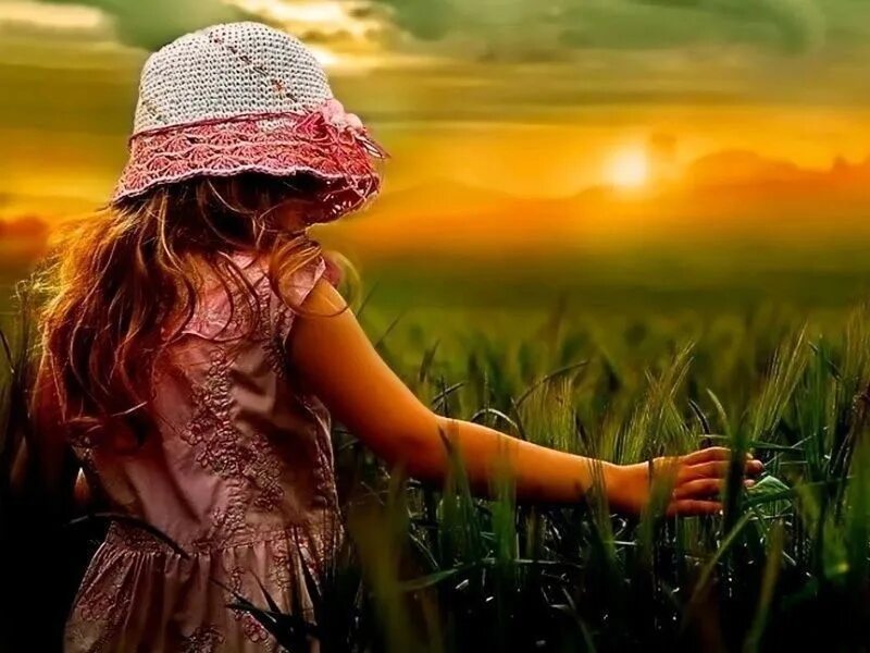 Природа на аву. Радуйся жизни зеленое поле. Девушка мечтает картинки. Enjoy simple things.