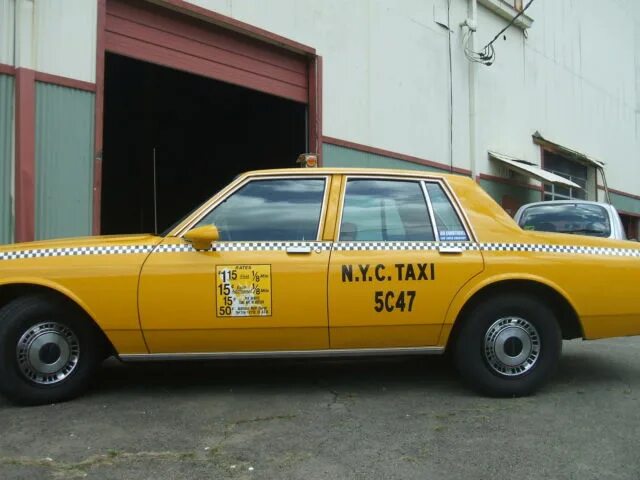 Расширить такси. Chevrolet Caprice 1987 Taxi. Cabbie Chevrolet Caprice 1987. Chevrolet Caprice Taxi "New York City Taxi Cab" 1987. Chevrolet Caprice 1985 Taxi.