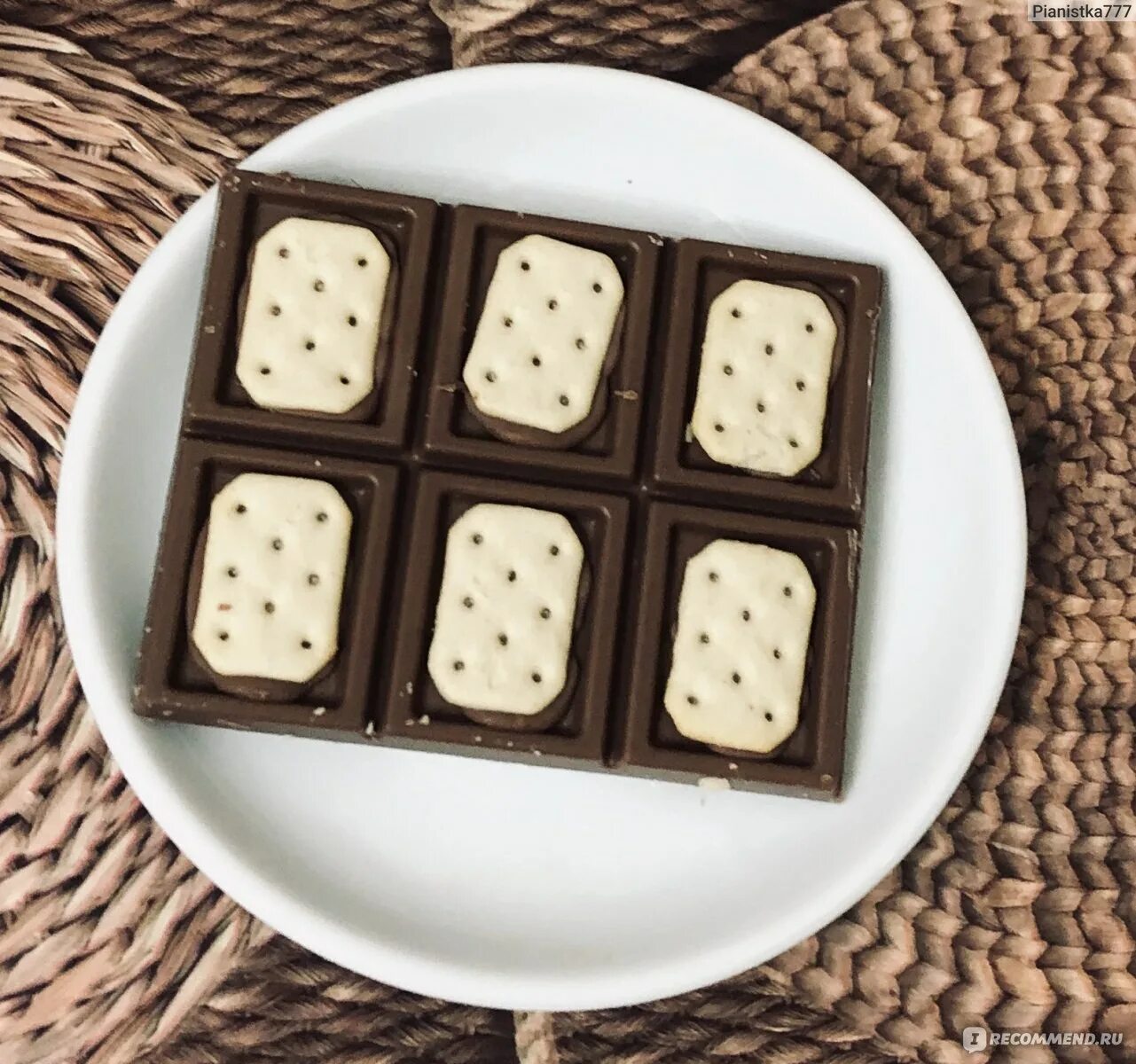 Шоколад квадрат. Шоколад квадратный. Квадратные шоколадки. Квадратная плитка шоколада. Квадратный шоколад греческий.
