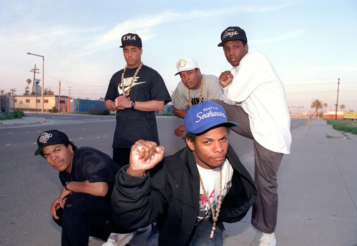 NWA группа. Ice Cube NWA. Группа NWA участники. Ice Cube 90-х.