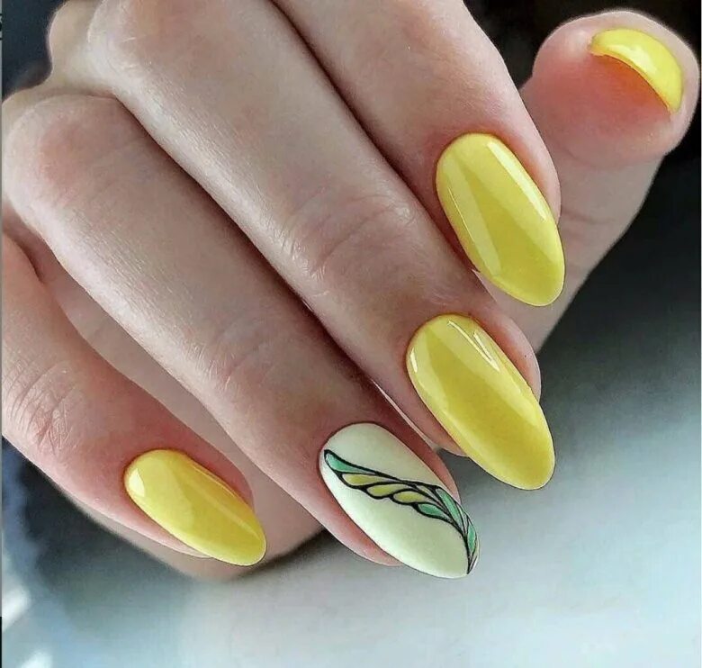 Желтые ногти. Летний маникюр желтый. Жёлтые ногти маникюр. Ногти в желтых тонах.