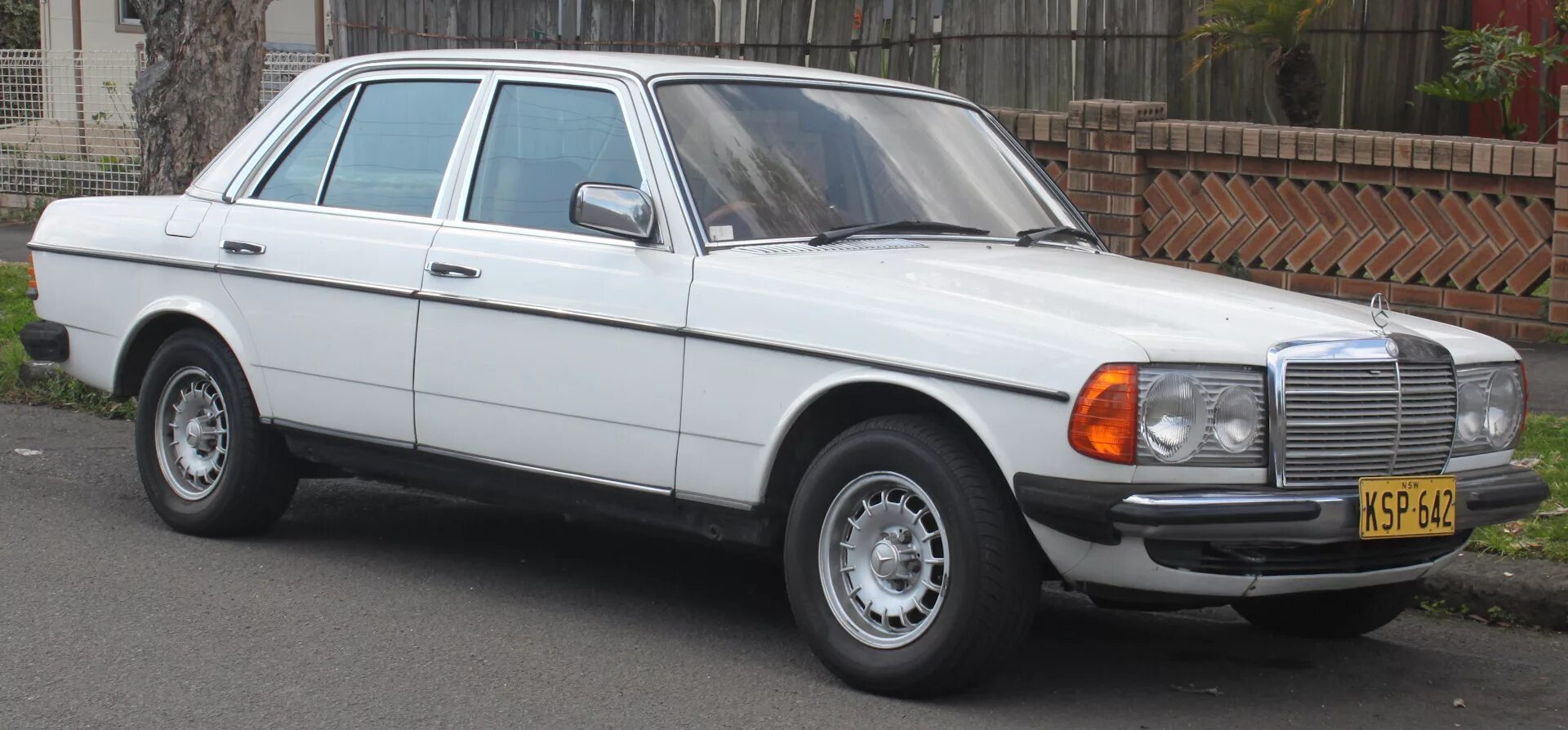 Mercedes-benz w123 300. Год выпуска 123 мерседеса. Мерседес дипломат w123. Mercedes-benz w123 200. Mercedes w123 t.