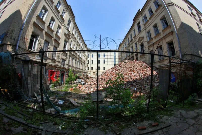 Малая сухаревская площадь 2. Во дворе. урбан двор. малая сухаревская площадь 5. малая сухаревская площадь детская больница.
