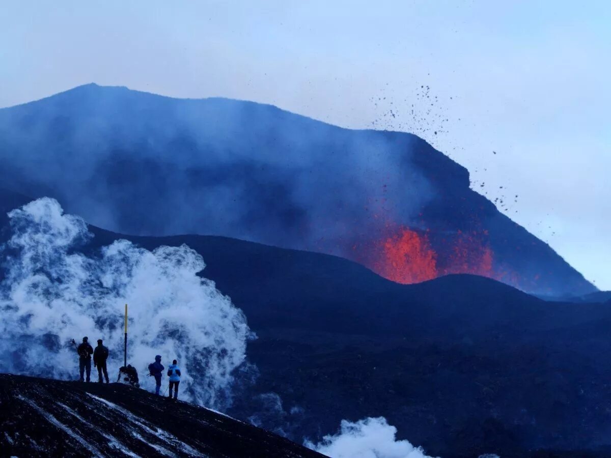 Эйяфьядлайёкюдль вулкан в Исландии. Исландия вулкан Гекла. Извержение вулкана в Исландии Эйяфьятлайокудль. Вулкан Маелифелл в Исландии. Кипящая земля