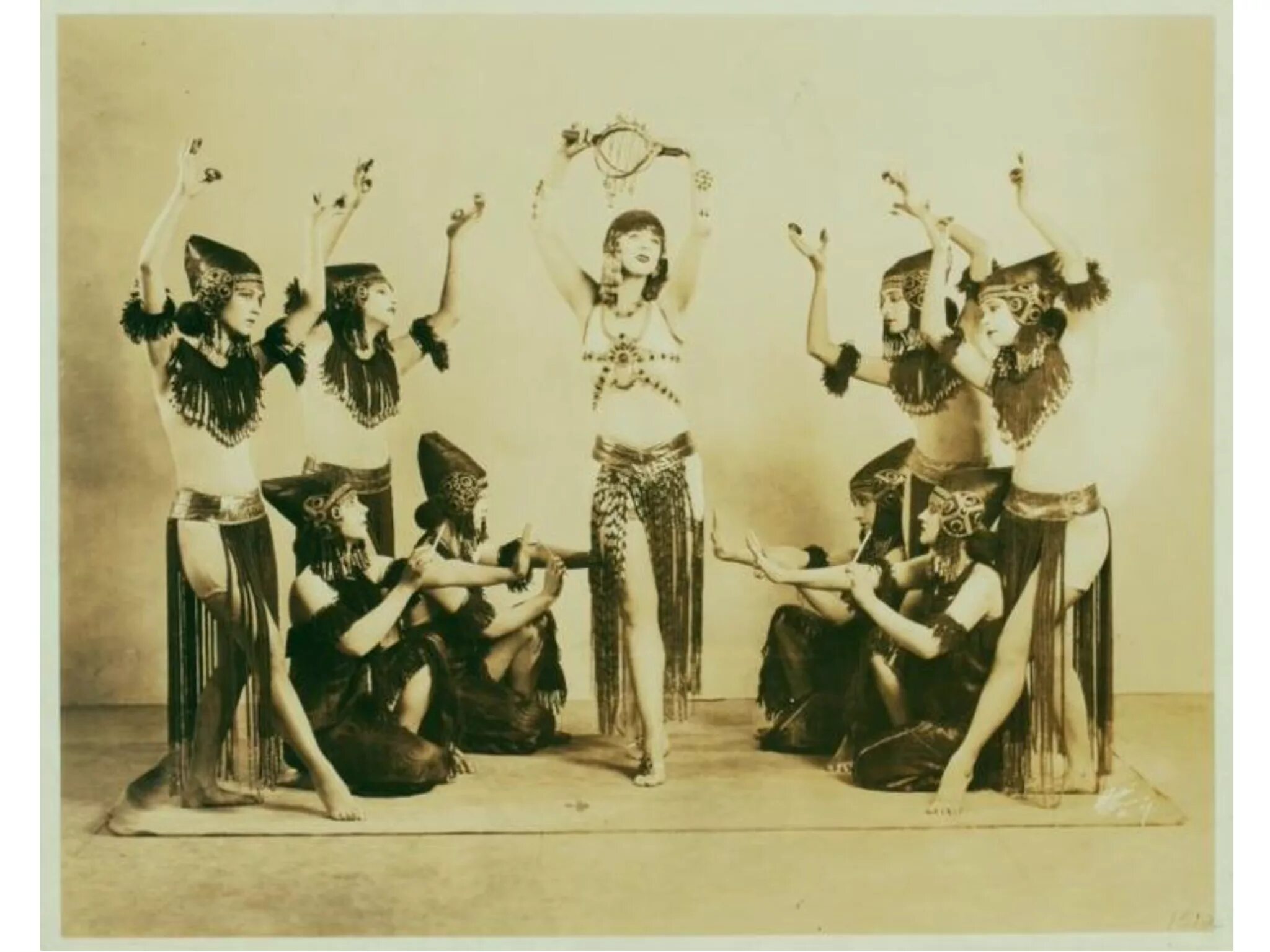 Модерн начало 20 века. Дорис Хамфри танец. Рут сен Дени и Тед Шоун. Танец Модерн начало 20 века.
