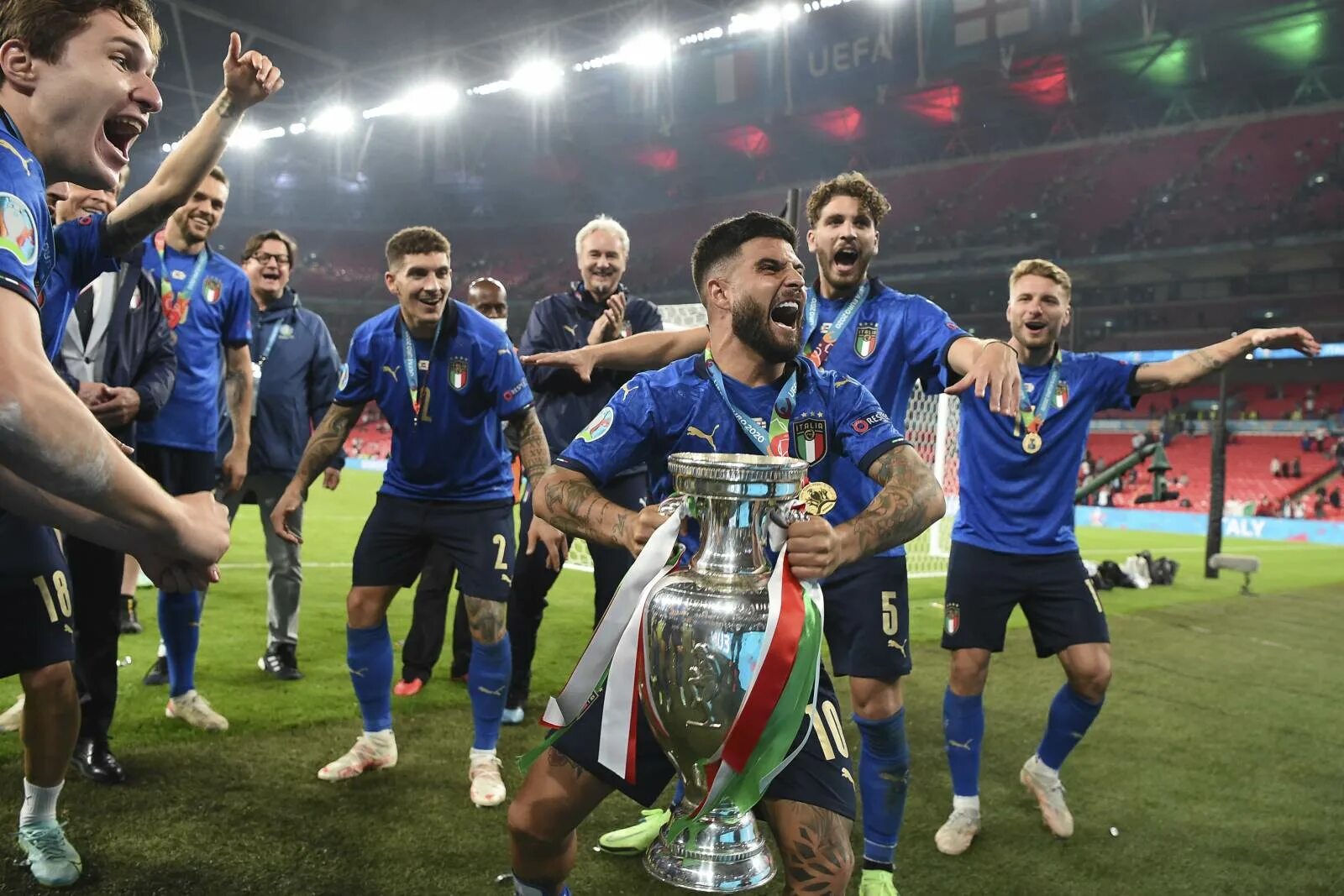 В каком году чемпионат по футболу. Сборная Италии по футболу евро 2020. Сборная Италии чемпион Европы 2021. Сборная Италии по футболу 2021 евро. Италия Англия финал евро 2020.
