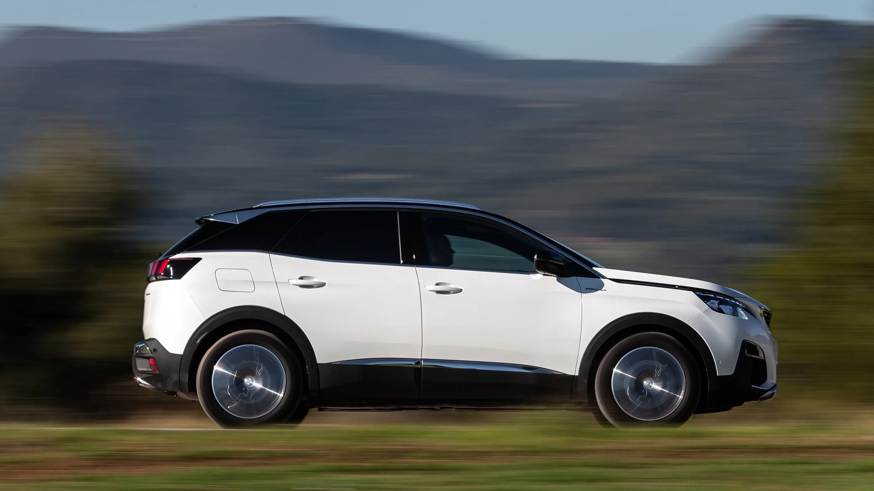 Peugeot 3008 hybrid4. Пежо 3008 2017. Пежо 3008 второе поколение. Пежо 3008 2022. Пежо 3008 зеленого цвета.