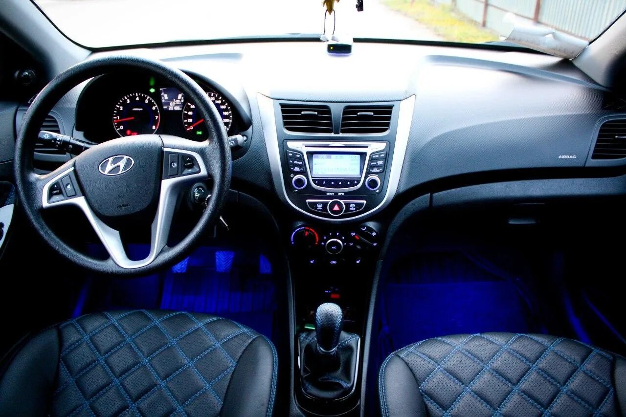 Hyundai solaris 2015 салон. Хундай солярис салон. Хундай солярис салон. Хундай солярис салон. Hyundai solaris 2014 хэтчбек салон.