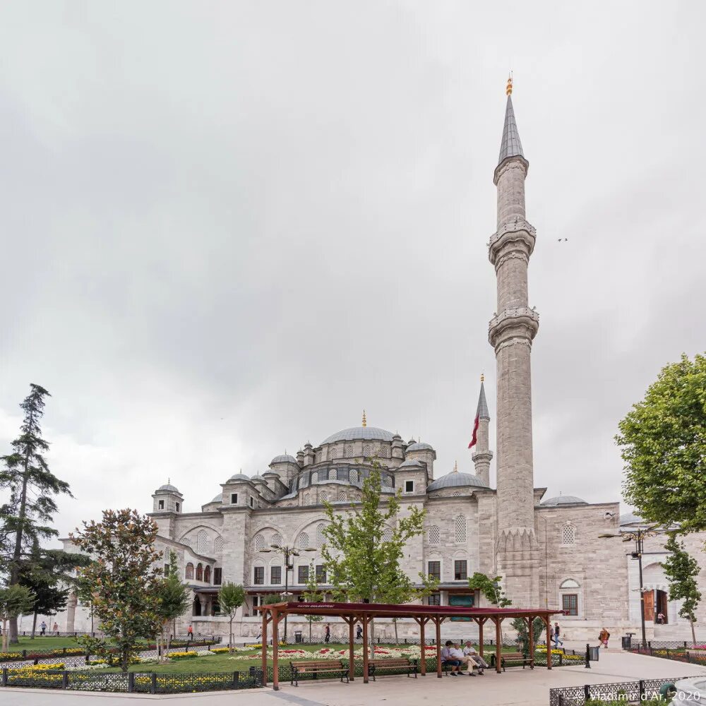 Мечеть фатиха в стамбуле. Мечеть Фатих мечети Стамбула. Мечеть Фатиха Уфа. Мечеть кюллие Манавгат. Мечеть Фатиха, завоевателя.