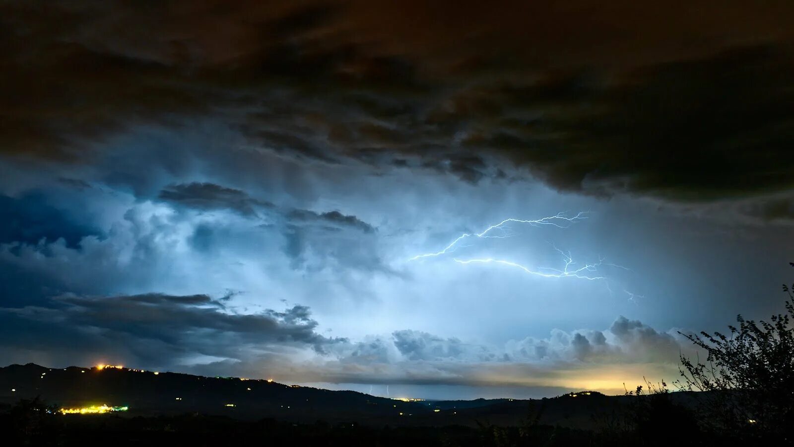 Небо смеркается. Небо быстро почернело. Небо быстро почернело. Небо быстро почернело. Небо быстро почернело.