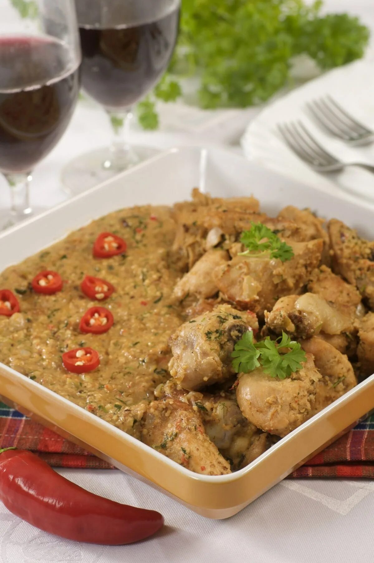 Блюдо сациви из курицы. Сациви. курица с грецкими орехами по-грузински сациви. грузинский сациви. сациви с курицей по-грузински.