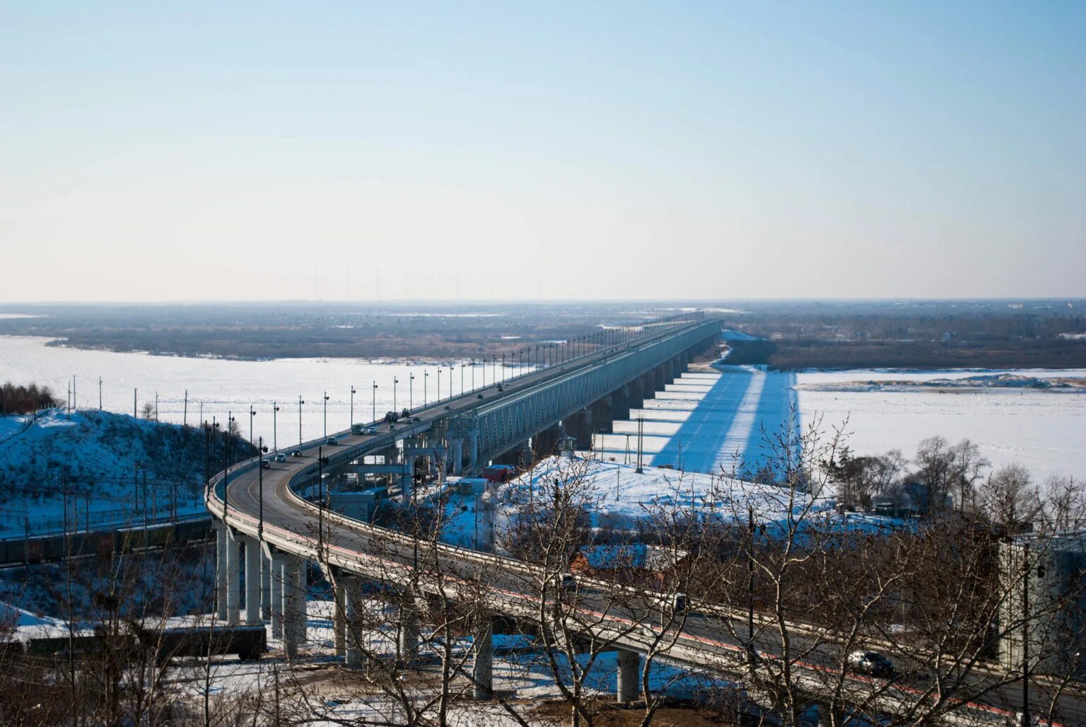 Черная речка хабаровский. Мост через Амур в Хабаровске. Река Амур мост Хабаровск. Амурское чудо Хабаровский мост. Алексеевский мост Хабаровск.