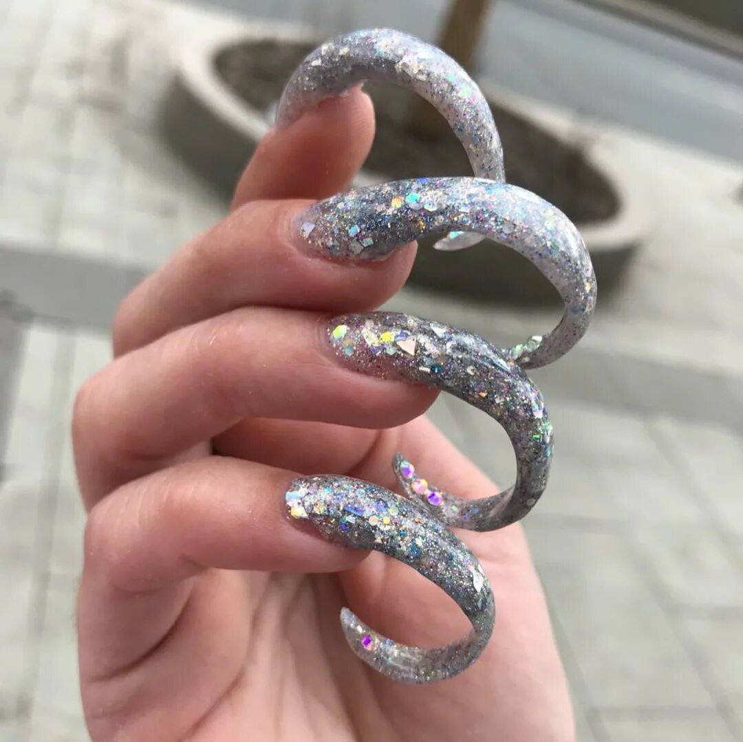 Неудачный маникюр гель лаком. Кринж ногти. Самые ужасные ногти маникюр. Самый дорогой маникюр в мире. Ужасный маникюр.