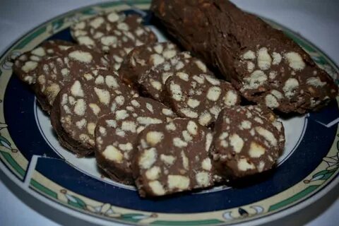 Фото рецепт шоколадная колбаса со сгущенкой