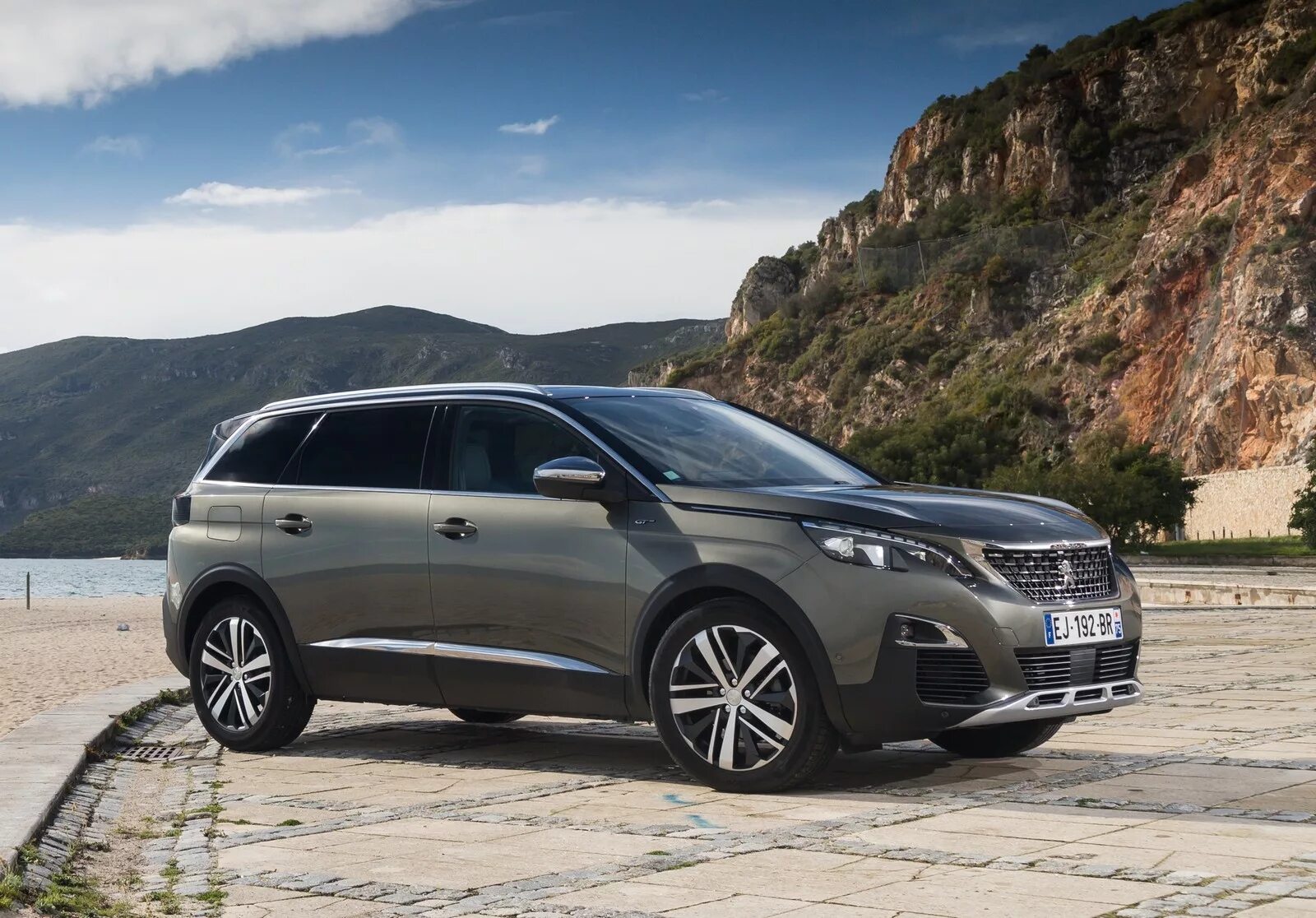 Peugeot 5008. Новый Peugeot 5008. Peugeot 5008 2022. Peugeot 5008 gt. Peugeot кроссовер 5008.