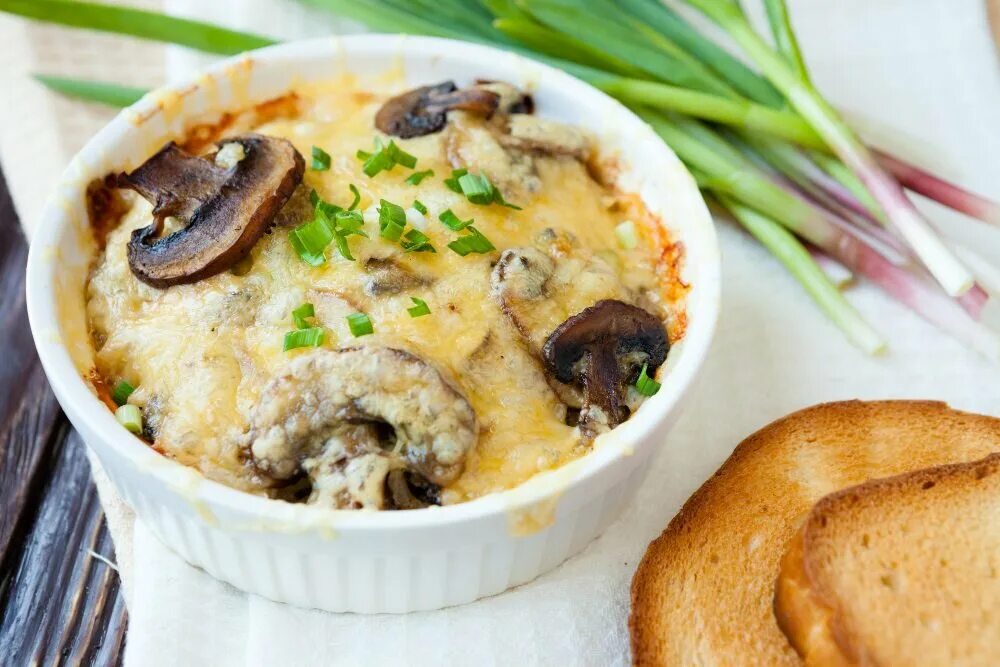 Жульен с курицей и шампиньонами в духовке