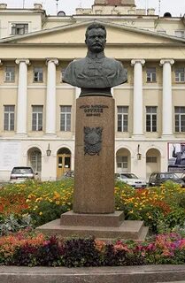 Памятник фрунзе