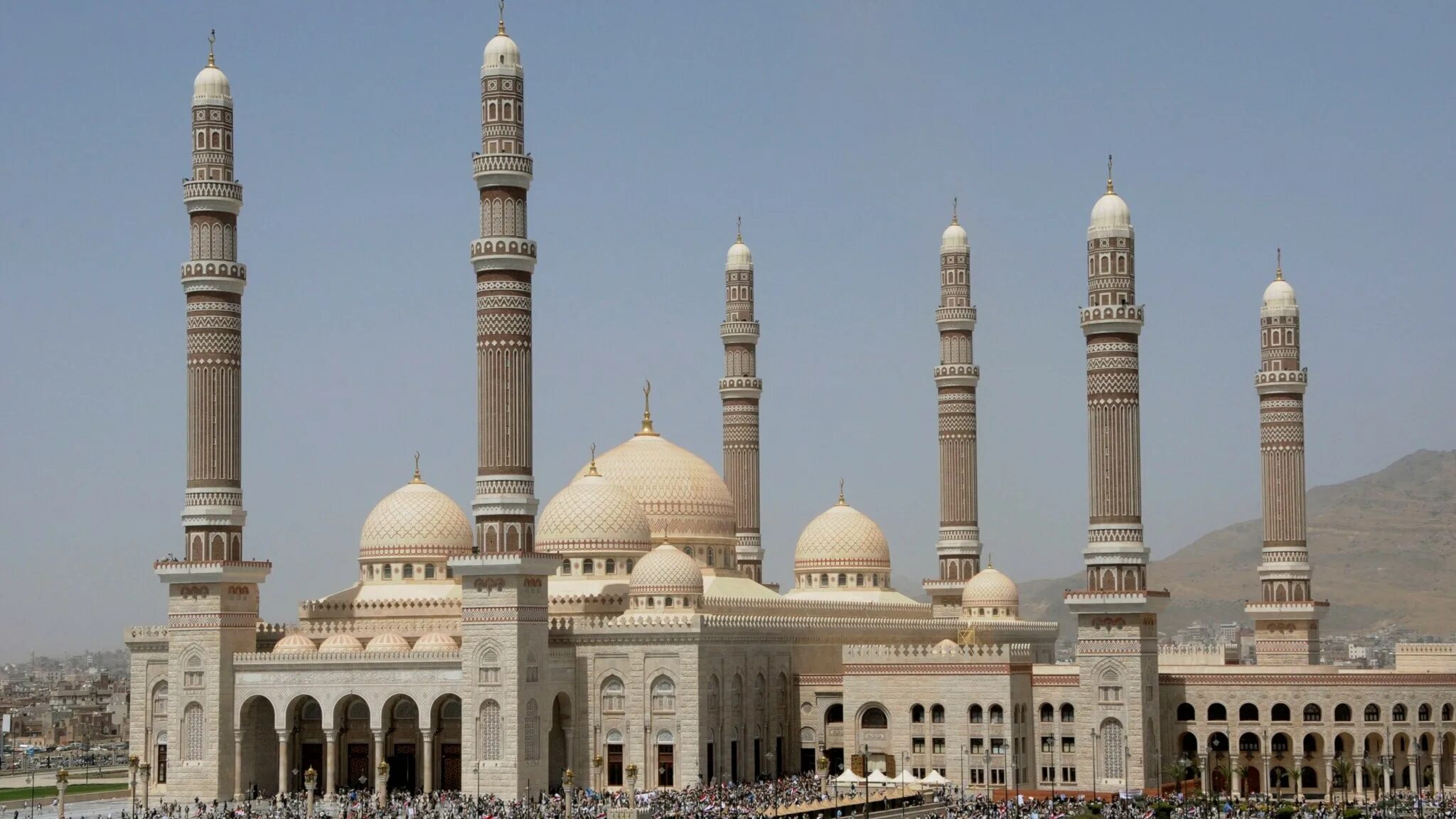Самые крупные мечети. Мечеть Аль-Салех, Сана. Мечеть Талха Йемен. Мечеть Аль-Бакирийя Йемен. Мечеть в Сане Йемен.