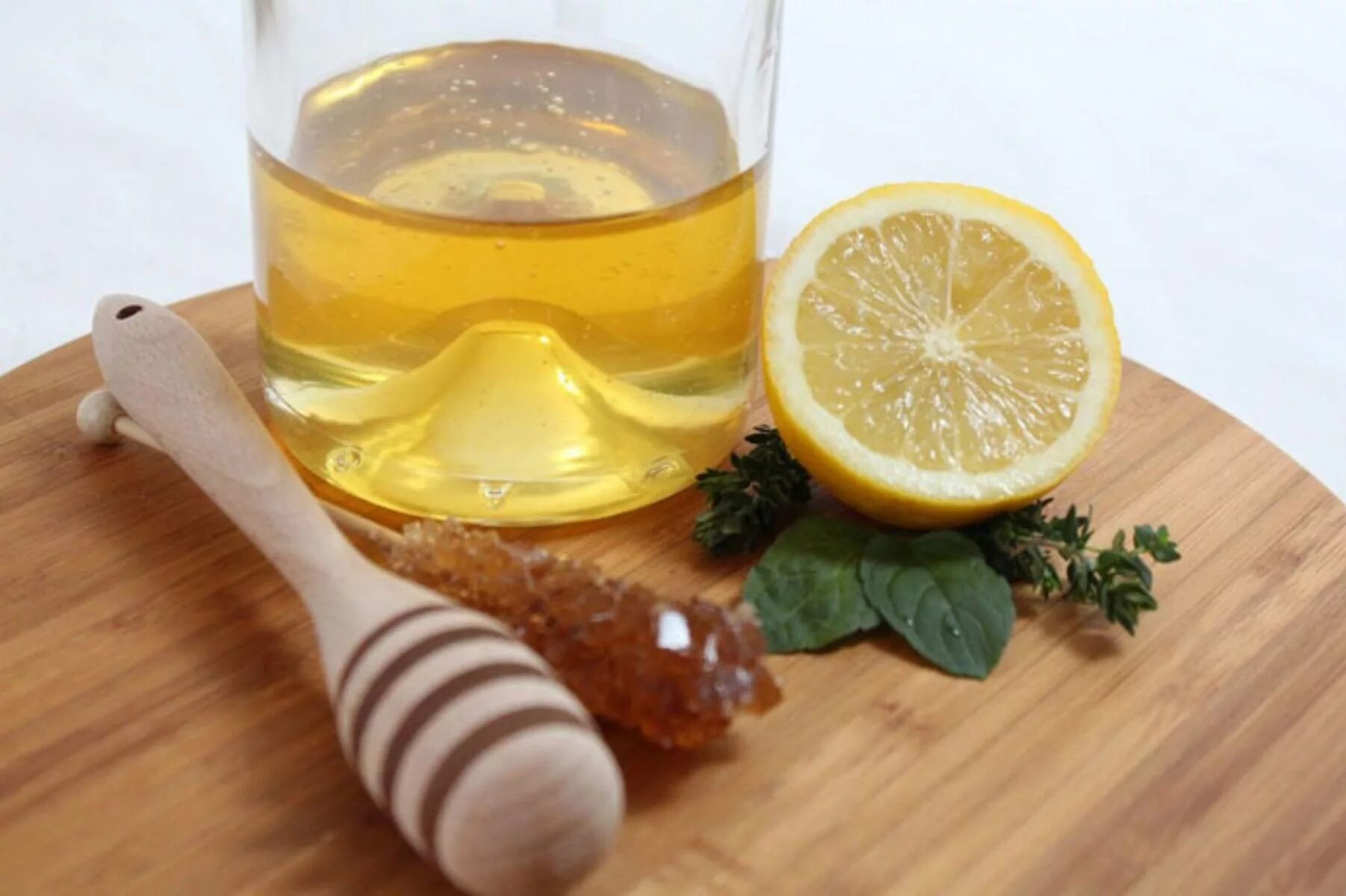 Восточный эликсир молодости. Лимонный сок и мед. Мед с лимоном. Мед оливковое масло лимонный сок. Мед масло лечение
