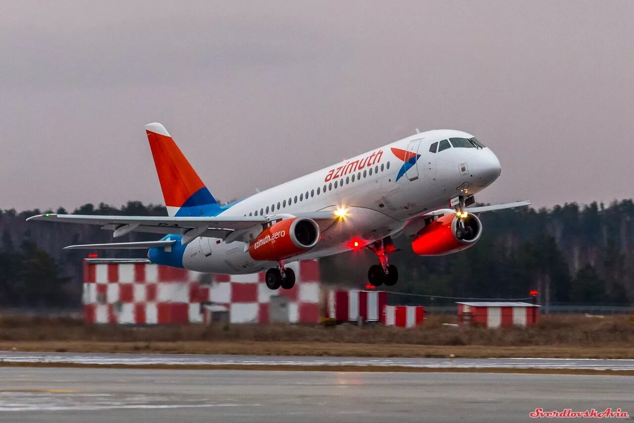 Ssj азимут. Sukhoi superjet 100 азимут. азимут авиакомпания самолеты. суперджет 100 самолет азимут. ssj 100 azimuth.