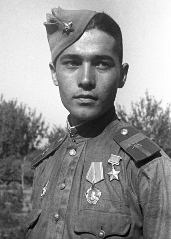 Гвардии старшина ВОВ. Портрет солдата ВОВ 1941-1945. Старший сержант 1941-1945. Молодые солдаты Великой Отечественной. Таджики герои советского союза