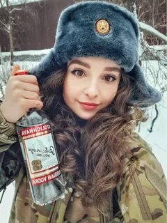 Девочка в ушанке