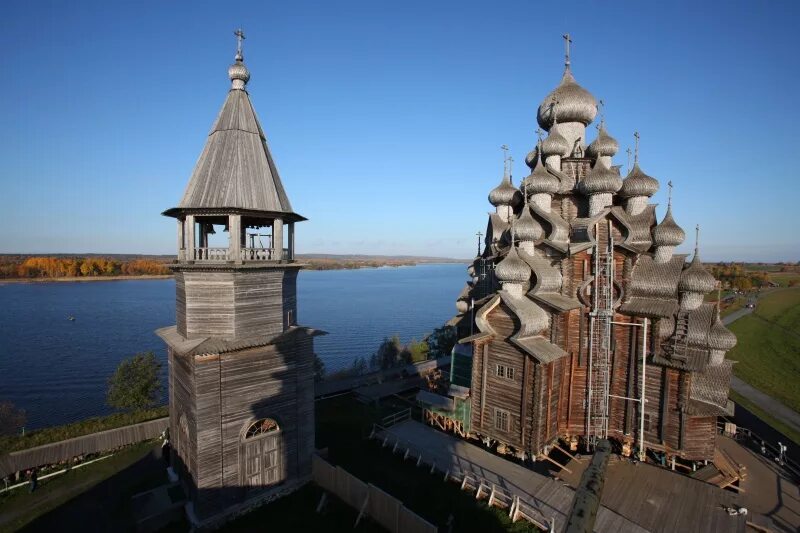 Кижи музей-заповедник колокольня. Шатровая колокольня Кижи. Кижи Церковь колокольня. Колокольня на острове Кижи.