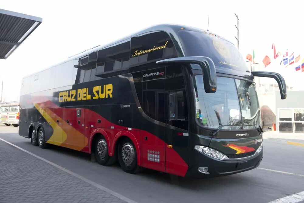 Какой сегодня автобус. Автобус Крус. Киа автобус 2022. Cruz del sur Windjammer Peru. Advertising inside Buses.