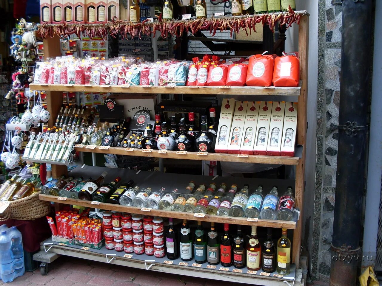 Венгерские продукты. Магазин венгрия. Русские магазины в будапеште. Колбаски венгерские. Венгерские товары.