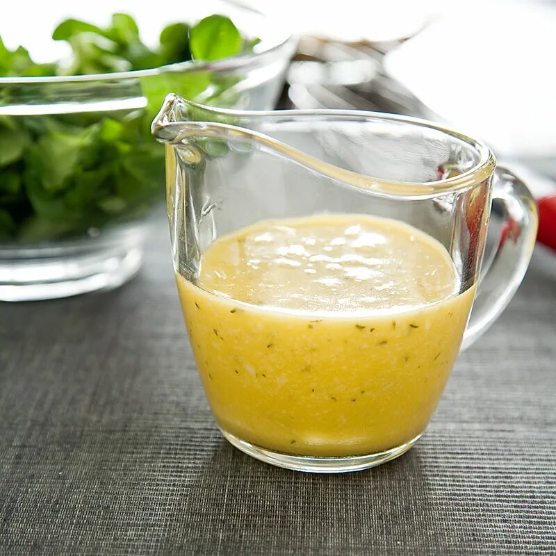 Соус мед горчица масло. Соус Vinaigrette. Лимонный дрессинг. Горчичный дрессинг. Дрессинг медово- горчичный.