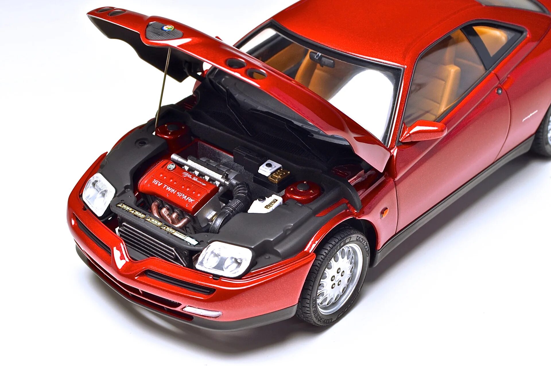 Альфа ромео твин спарк. Alfa Romeo Twin Spark 16v. Tamiya Alfa Romeo 24. Alfa Romeo 1/24. Tamiya Alfa Romeo GTV.