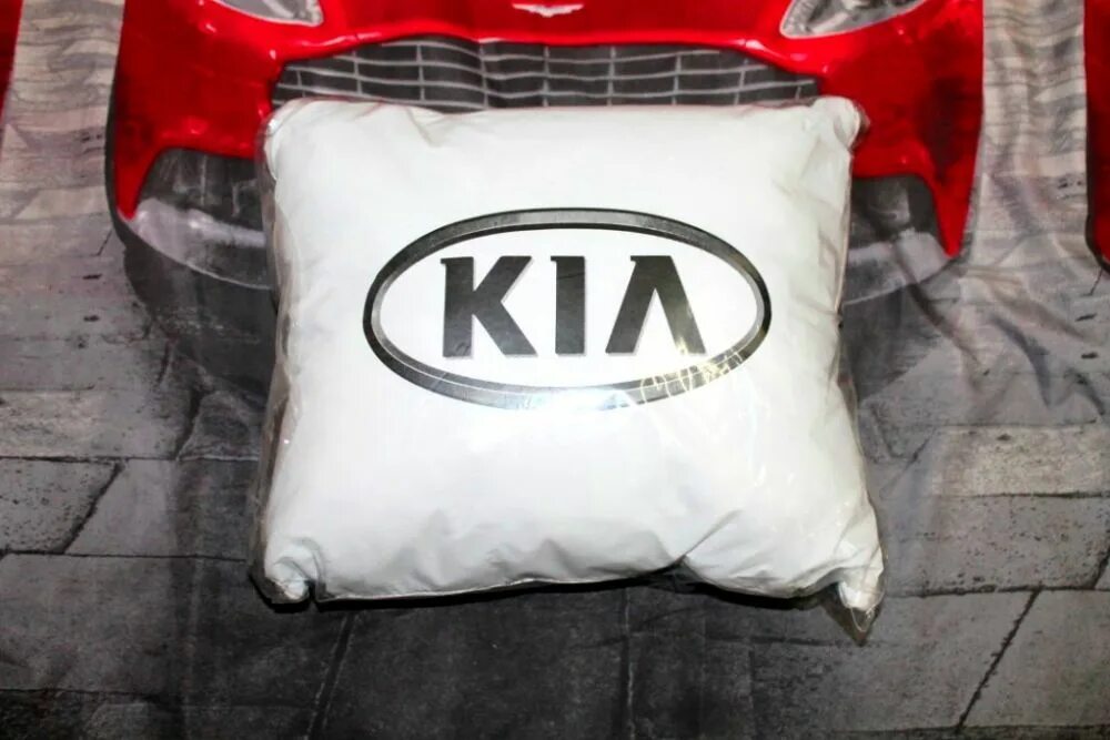 Подушки киа купить. Подушки Киа к5. Подушка в машину с логотипом Киа. Подушка в машину Киа Спортейдж. Подушка с новым логотипом Kia.