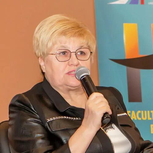 Учебный центр службы занятости орел. Менарини логотип. Союз эксперт профессиональных арбитражных управляющих эксперт. Проведения переговоров с заказчиками. Заседание фото.