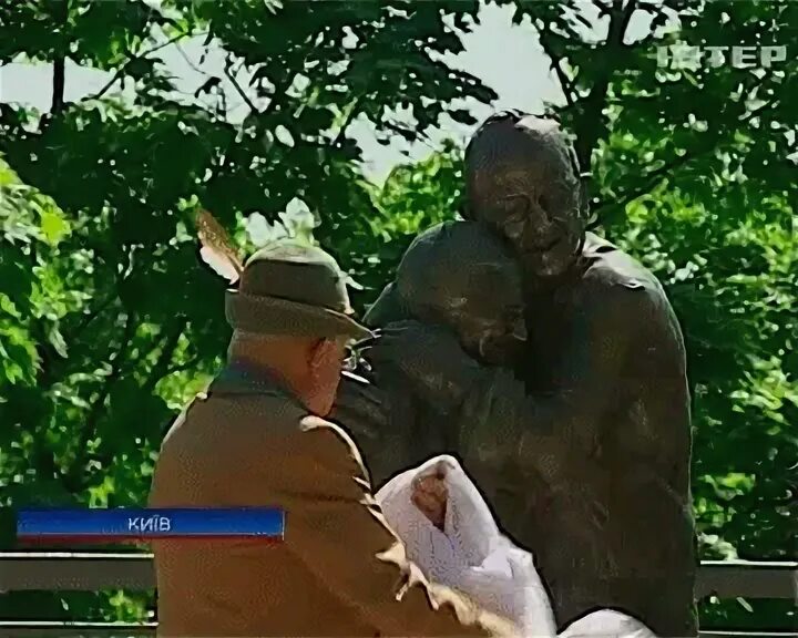 Памятник Мокрине и Луиджи в Киеве. Мокрина. Памятник Луиджи и Мокрине в Италии. Памятник вечной любви в Киеве.