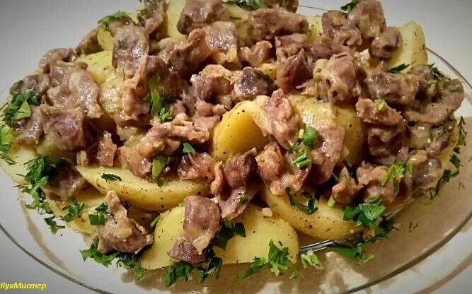 Желудки в казане. Картошка с куриными желудочками. Куриные желудки с картошкой. Картошка с желудками. Картошка с желудка и тушеная.