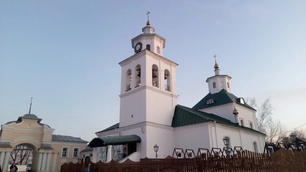 Поселок полотняный завод , преображенская церковь. Полотняный завод горняк 19. Храм в полотняном заводе. Полотняный завод храм преображения. Полотняный завод калуга.