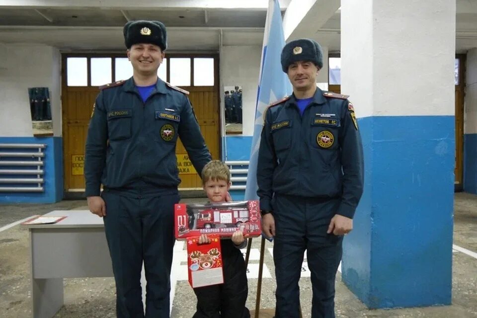 Мальчик спас 2 детей