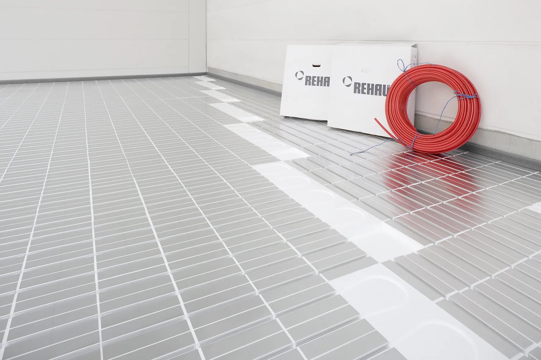 Монтаж системы водяного теплого пола. Система тёплый пол водяной. Электрический теплый пол shr-2p-120 6. Система отопления тёплого водяного пола. Сайты теплых полов.