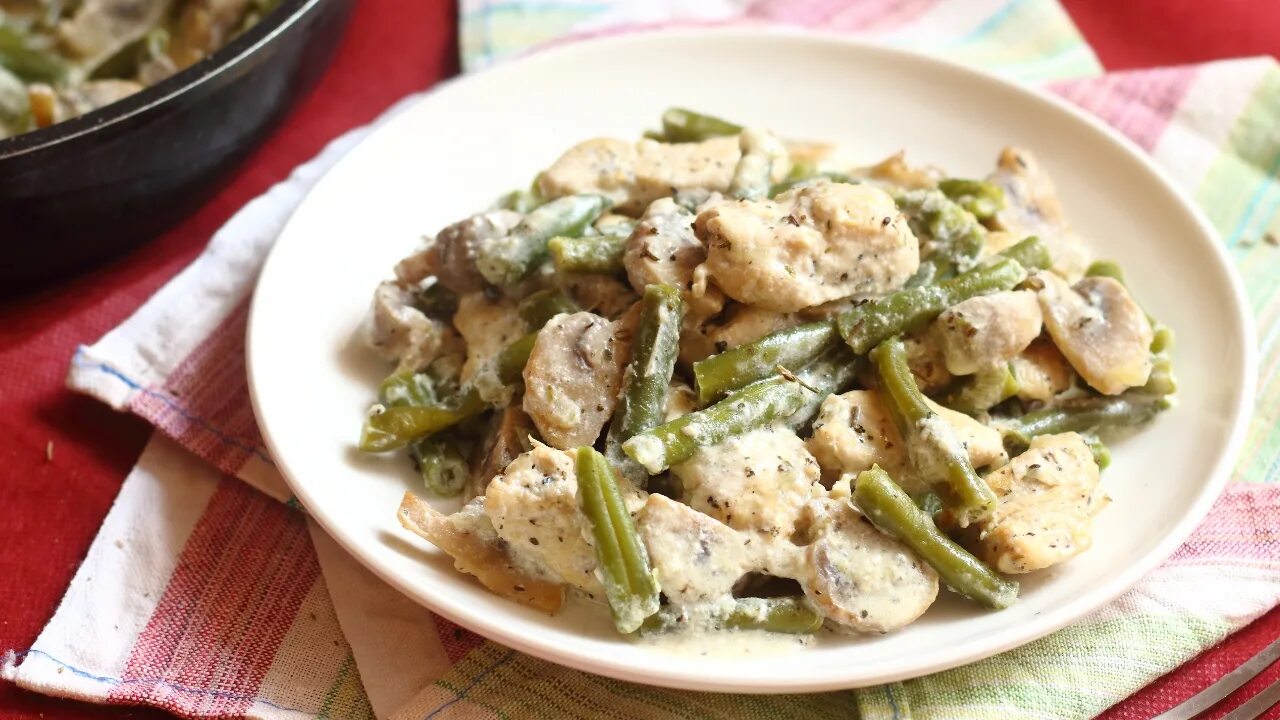 Салат с куриной грудкой и стручковой фасолью. Курица с грибами и стручковой фасолью. Курица стручковая фасоль терияки. Гавайская фасоль стручковая. Стручковая фасоль с шампиньонами.