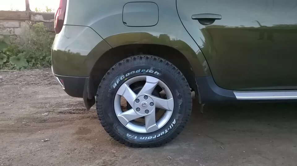 Renault Duster 215 70 r16. 225 70 R16 на Рено Дастер. 225/65 R16 на Рено Дастер. Дастер на 225/65r17. Резина дастер размер r16