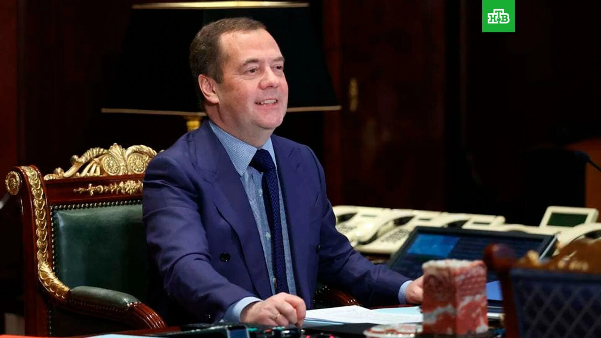 Сколько лет дмитрию медведеву в 2025. Дмитрий медведев 2025. зампредседателя совбеза россии дмитрий медведев. медведев президент 2025. предсказания медведева на 2025.