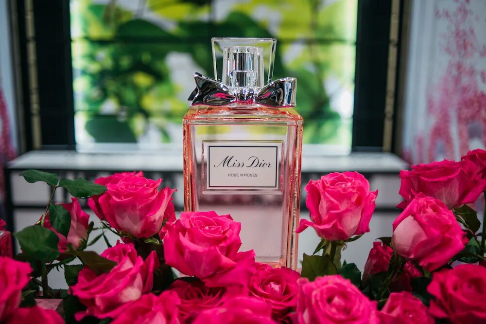 Мисс диор розовые. Мисс диор Роуз. Christian Dior Miss Dior Rose n'Roses EDP, 90 ml.