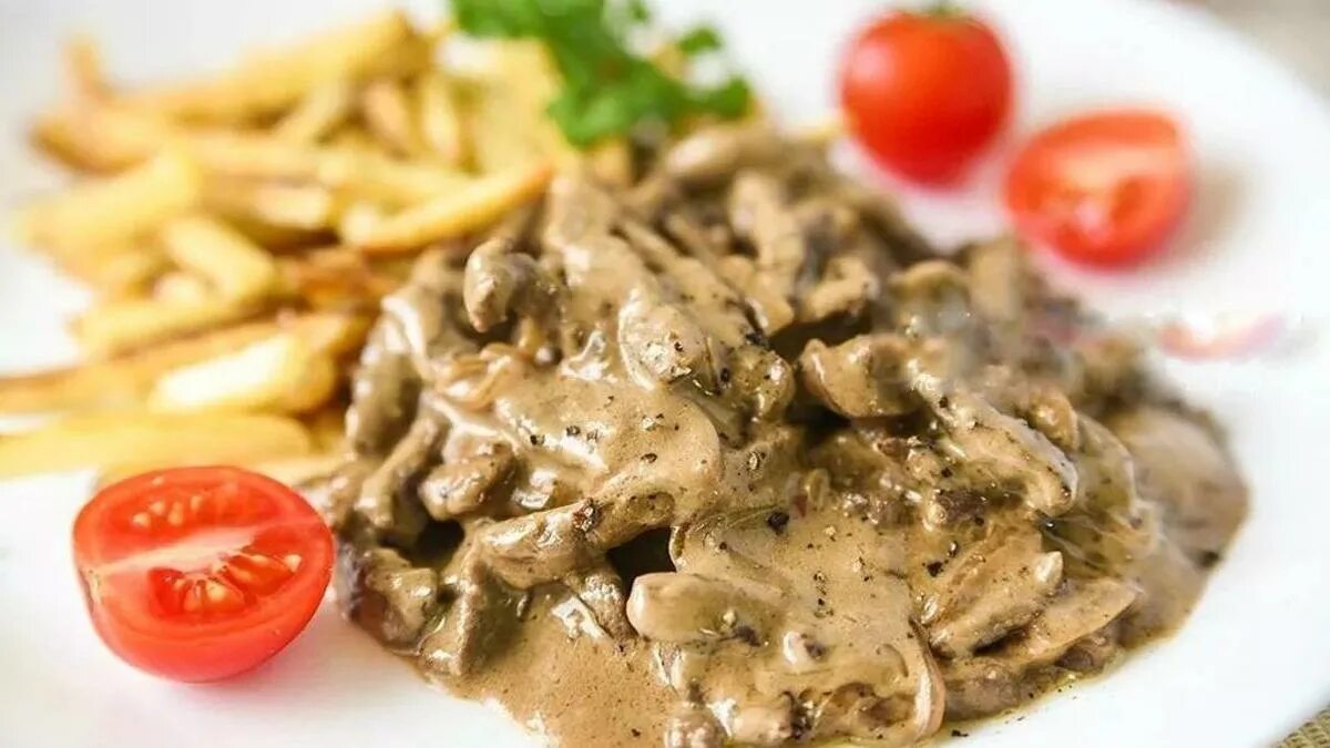 Бефстроганов быстро. Бефстроганов. boeuf stroganoff. мясо бефстроганов. бефстроганов из говядины.