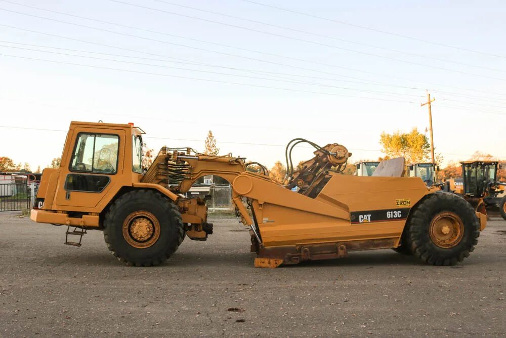 T me ccs scraper. Скрепер Cat 613c. Caterpillar 613 с. Caterpillar 933.