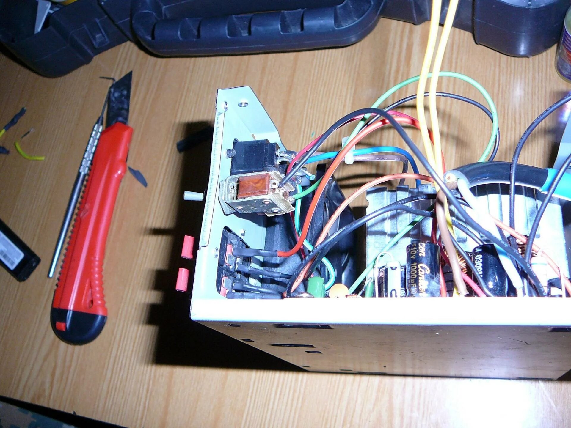 Блок питания для аккумуляторного шуруповёрта от сети 220 вольт. Переделка шуруповерта от компьютерного блока питания. Блок питания шуруповёрта от сети 220 вольт. Шуруповерт бош 12 в от сети 220в. Шуруповерт подключить компьютер блок.