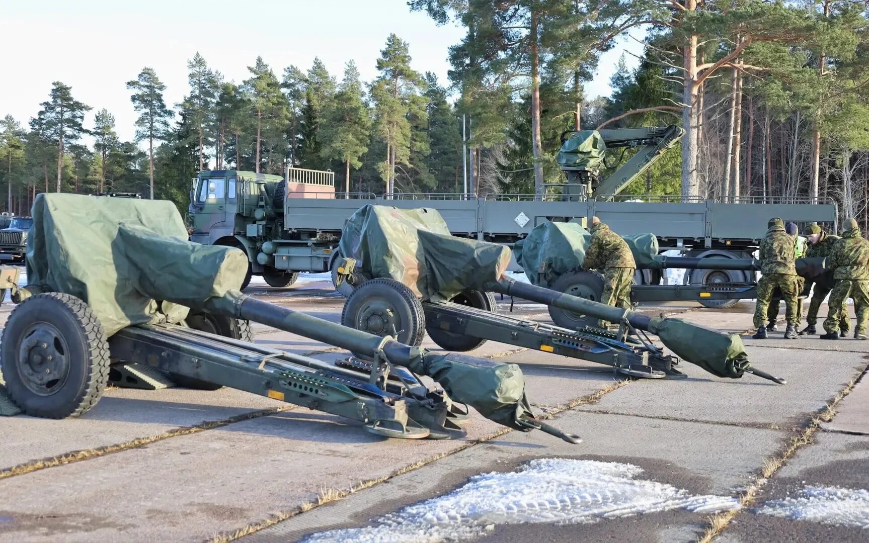 Гаубицы Эстонии. Гаубица на вооружении Украины. Эстонские военные. Гаубица ракета. Эстония направит одного военного