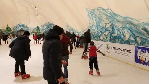 Каток на цветном бульваре
