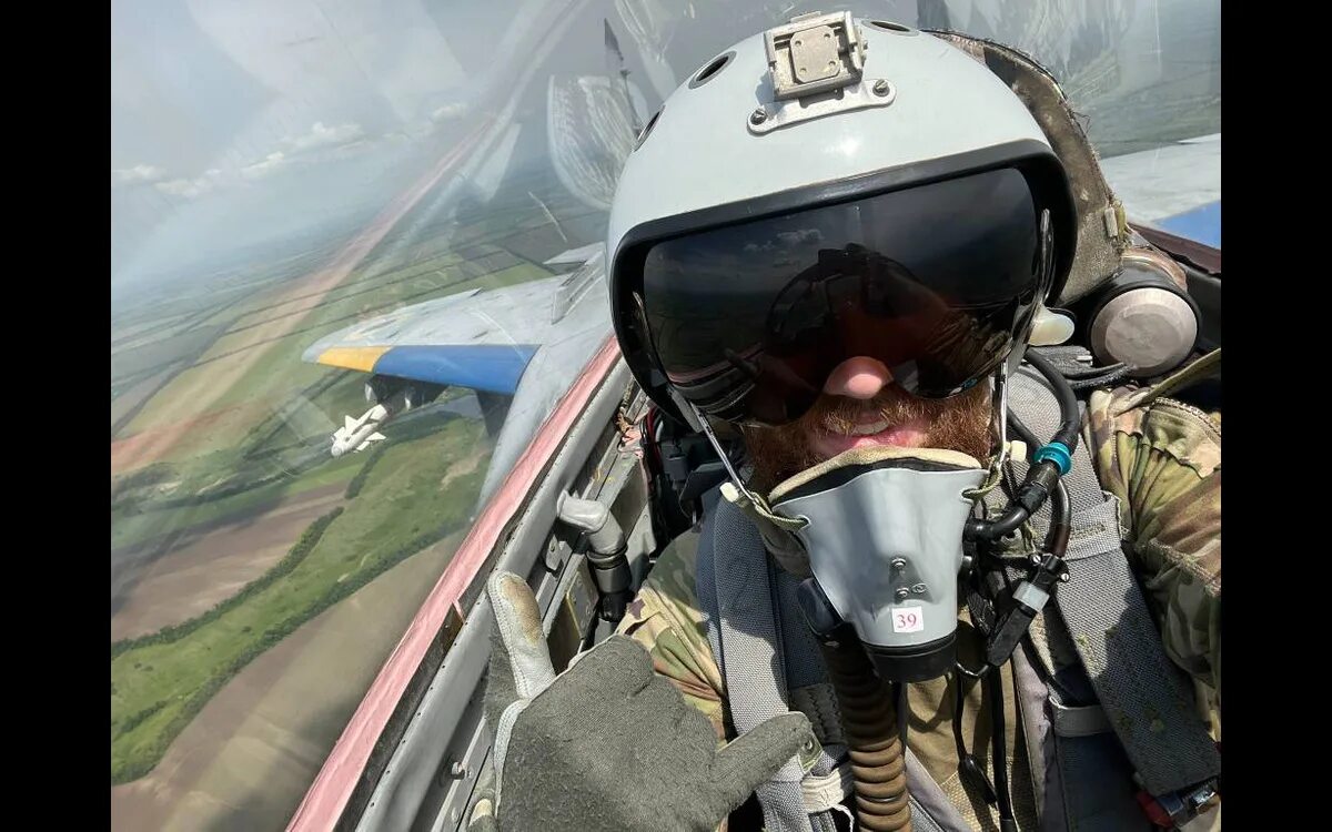 Призрак киева летчик. Украинский летчик f-16. Украинский летчик. Летчик джус. Летчик джус.