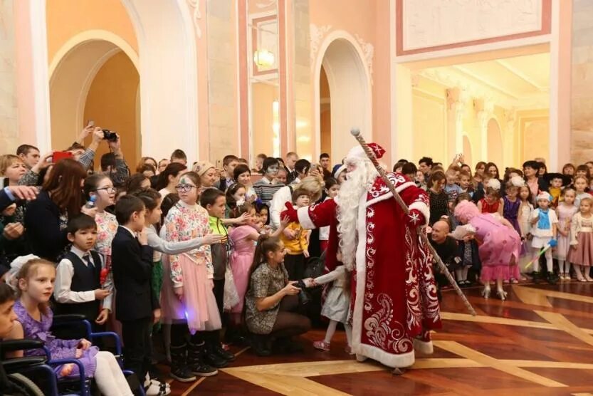 Кашкадан светомузыкальный фонтан. Гостиный двор уфа 2023. Елка на гостином дворе уфа. Terra zima уфа. Советская площадь уфа 2022.