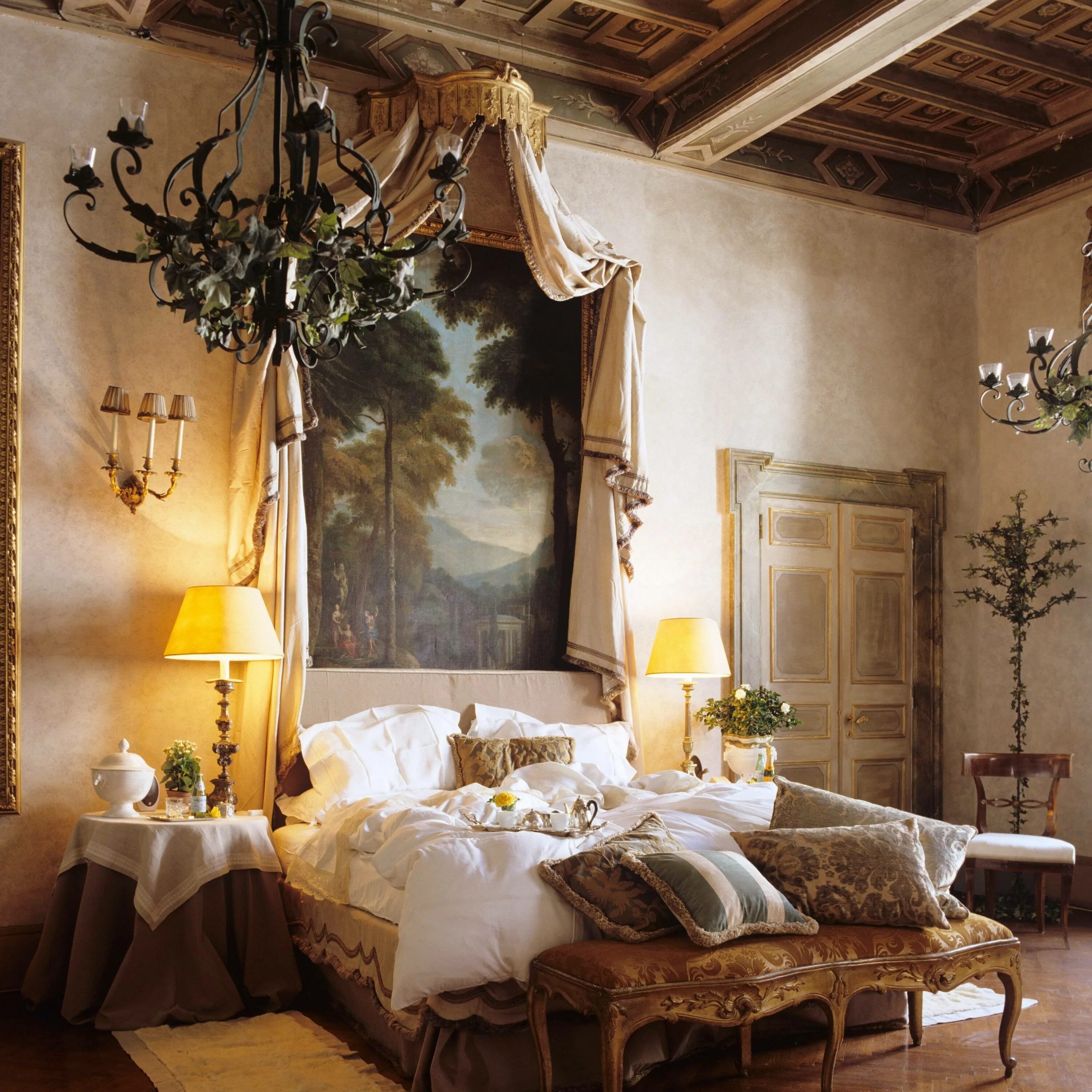 Итальянский интерьер. Residenza Napoleone III отель. Итальянский стиль в интерьере спальни. Спальня в итальянском стиле. Спальня в средневековом стиле.